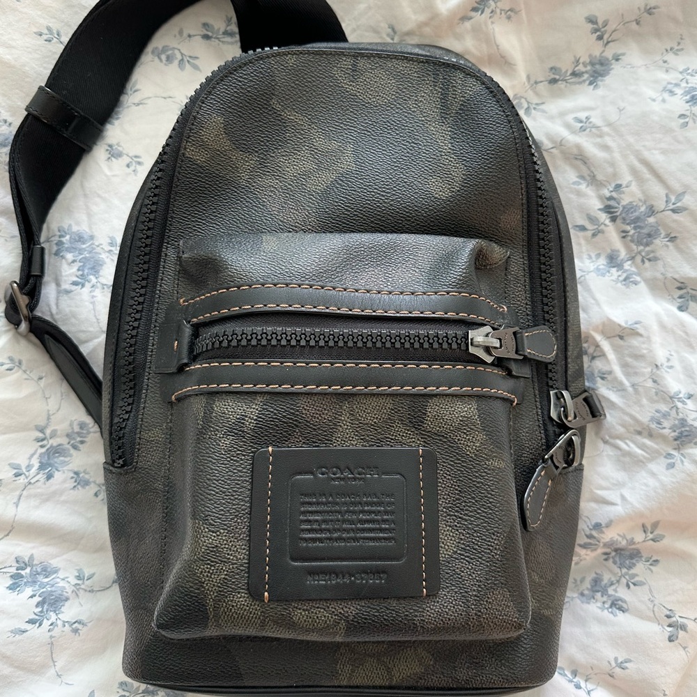 COACH Academy Backpack In Signature Camo Print 37867 / Sling Bag. Excellent